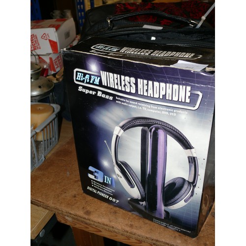 464 - HI-FI FM WIRELESS HEADPHONES 3 IN 1