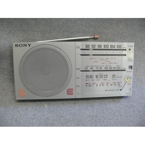 74 - SONY 1CF-35 VINTAGE 4 BAND RADIO FM/MW/LW/SW