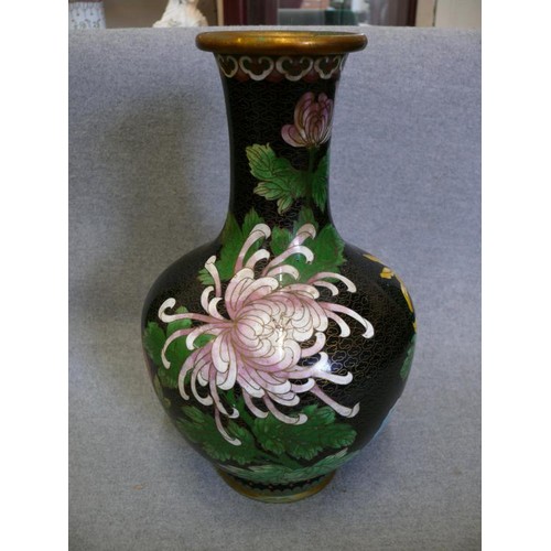 80 - A BEAUTIFUL CLOISSONNE ORIENTAL VASE, SECOND HALF OF THE 20TH CENTURY