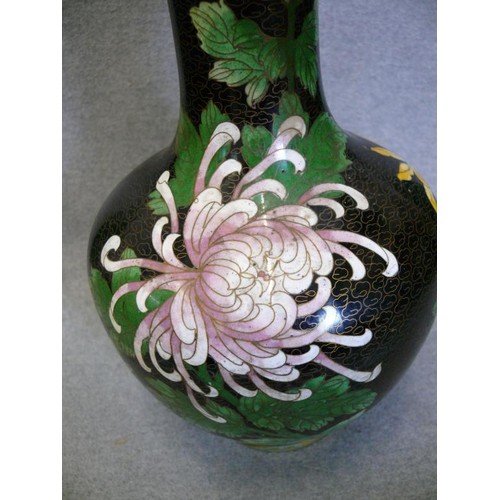 80 - A BEAUTIFUL CLOISSONNE ORIENTAL VASE, SECOND HALF OF THE 20TH CENTURY