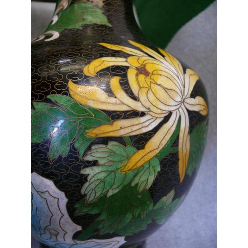 80 - A BEAUTIFUL CLOISSONNE ORIENTAL VASE, SECOND HALF OF THE 20TH CENTURY