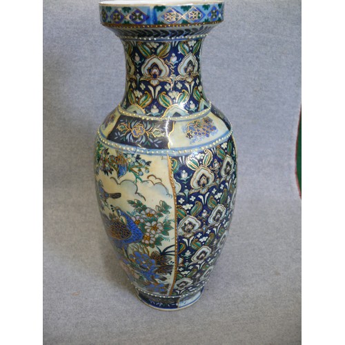 79 - LOVELY CHINESE PORCELAIN VASE, SECOND HALF OF THE 20TH CENTURY