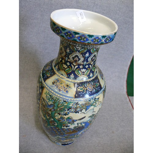 79 - LOVELY CHINESE PORCELAIN VASE, SECOND HALF OF THE 20TH CENTURY