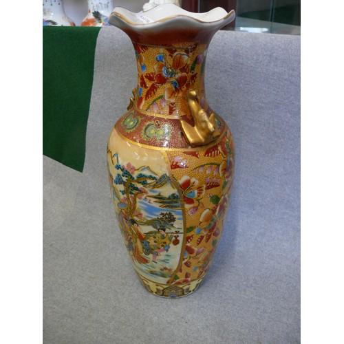 81 - LARGE CHINESE PORCELAIN VASE, SECOND HALF OF THE 20TH CENTURY