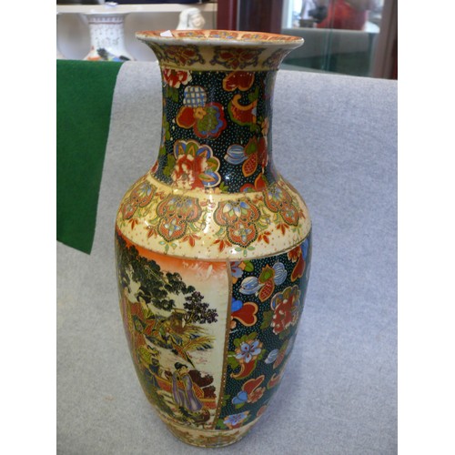 82 - LARGE CHINESE PORCELAIN VASE SECOND HALF OF THE 20TH CENTURY