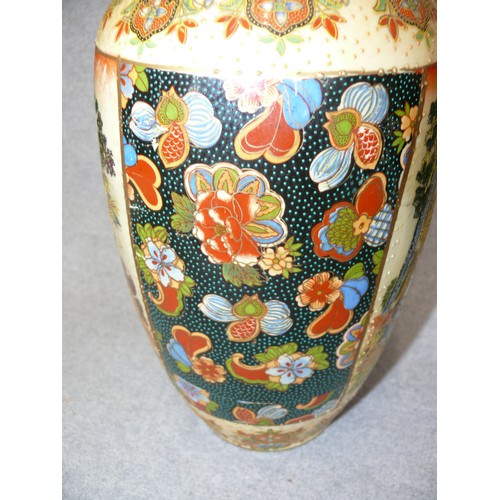 82 - LARGE CHINESE PORCELAIN VASE SECOND HALF OF THE 20TH CENTURY