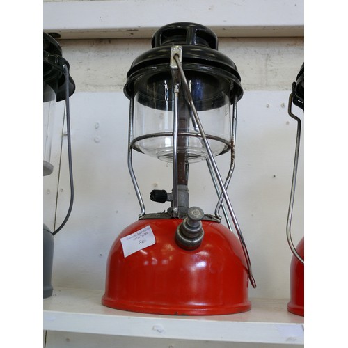 86 - A VINTAGE TILLEY LAMP WITH RED BASE