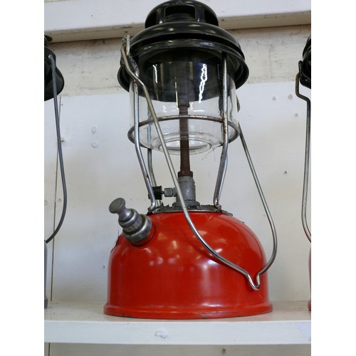 86 - A VINTAGE TILLEY LAMP WITH RED BASE