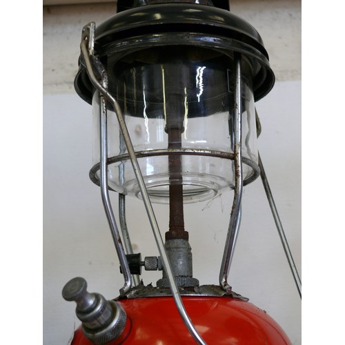 86 - A VINTAGE TILLEY LAMP WITH RED BASE