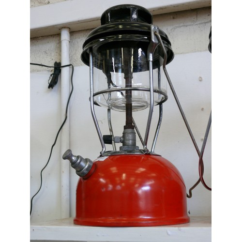 89 - A VINTAGE TILLEY LAMP WITH RED BASE