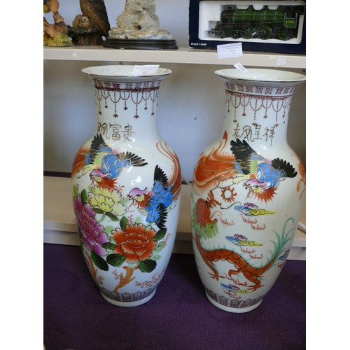 63 - A LARGE PAIR OF BEAUTIFUL CHINESE VASES, SECOND HALF OF THE 20TH CENTURY