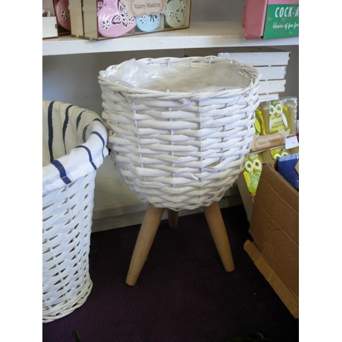 99 - A WHITE WICKER 3 LEGGED PLANTER PLUS A MATCHING WASTEPAPER BIN