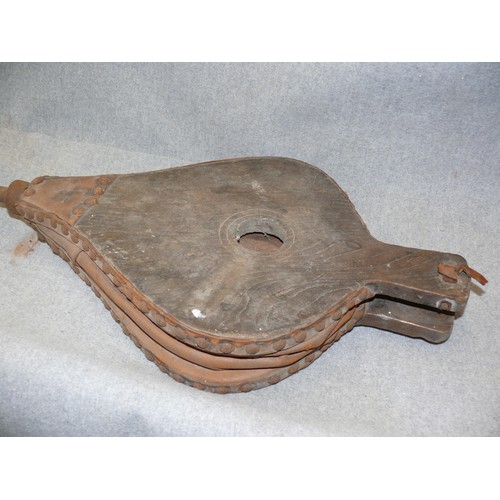 118 - A VINTAGE SET OF ELM AND LEATHER BELLOWS