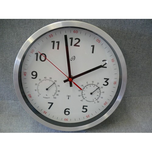 120 - A RADIO CONTROLLED WALL CLOCK