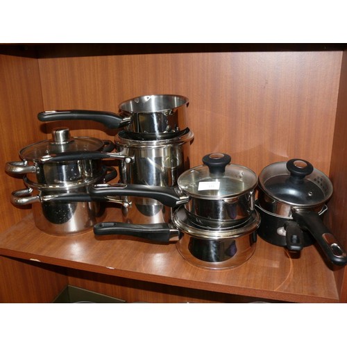 152 - A SHELF OF GOOD QUALITY SAUCEPANS TO INCLUDE SOME SETS