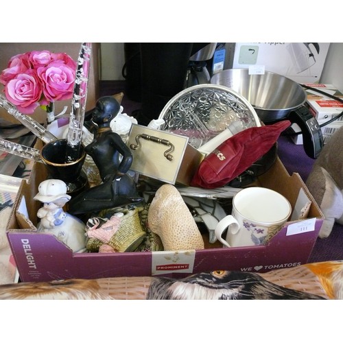 111 - A NICE BOX OF MIXED COLECTABLE ITEMS TO INCLUDE ARTISTS MANNEQUIN, MANTLE CLOCK ETC