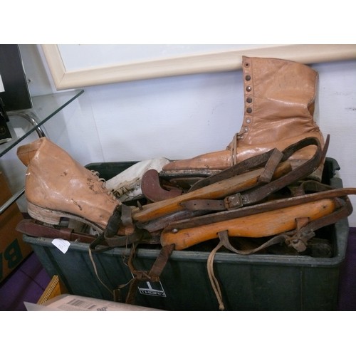 133 - A NICE BOX OF VINTAGE ICE SKATES TO INCLUDE A PAIR OF FEN RUNNERS