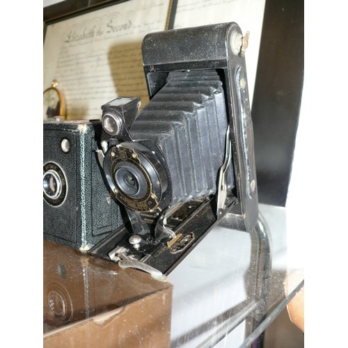 134 - 2 VINTAGE KODAK BROWNIE CAMERAS