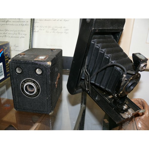 134 - 2 VINTAGE KODAK BROWNIE CAMERAS