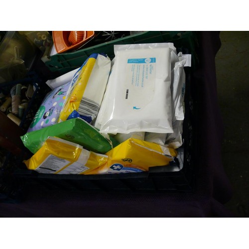 195 - A LARGE QUANTITY OF CLEANING AND MEDICAL WIPES AND OTHER ITEMS