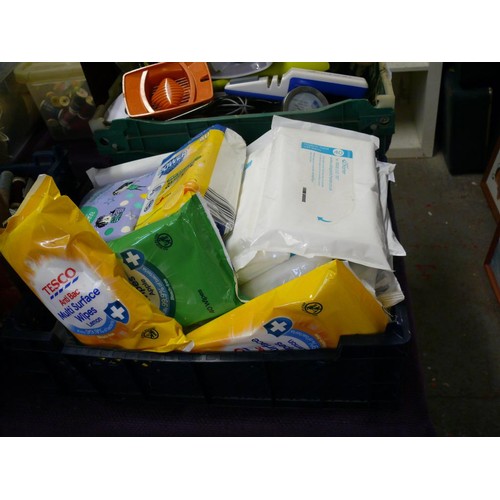 195 - A LARGE QUANTITY OF CLEANING AND MEDICAL WIPES AND OTHER ITEMS