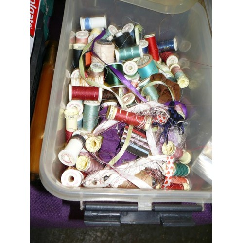 197 - A LARGE LIDDED TUB OF REELS OF COTTON