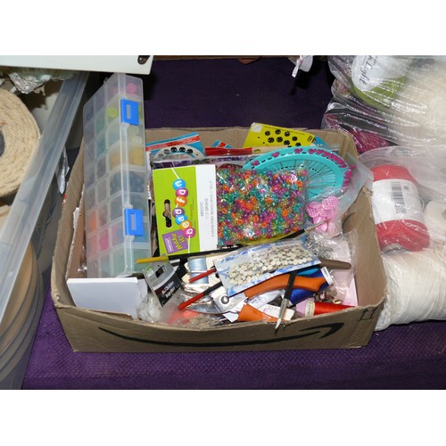 199 - 2 BAGS OF VARIOUS WOOL TO INCLUDE CREA AND A CRAFTING LOT OF BEADS, TUNISIAN CROCHET HOOKS, EYELET S... 