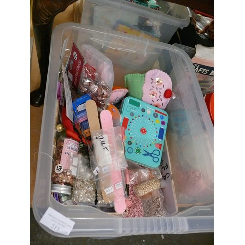 213 - A LARGE SELECTION OF CRAFT ITEMS, BEADS, SEQUINS ETC