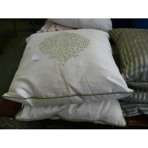 234 - A PAIR OF CUSHIONS WITH GREEN LEAF PATTERN PLUS 3 FURTHER GREEN STRIPE CUSHIONS