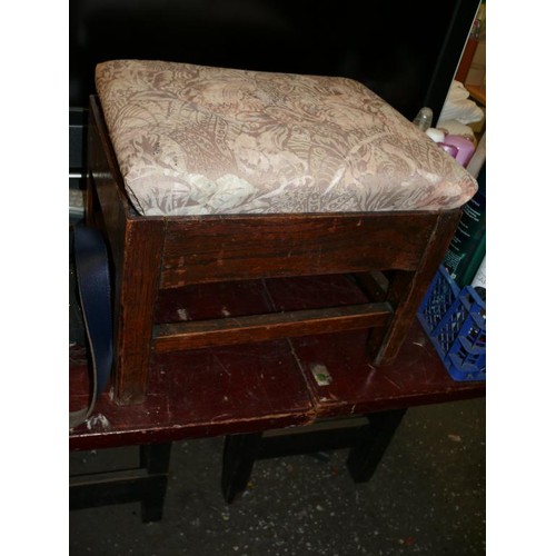 223 - A VINTAGE WOODEN FOOT STOOL WITH UPHOLSTERED SEAT PAD