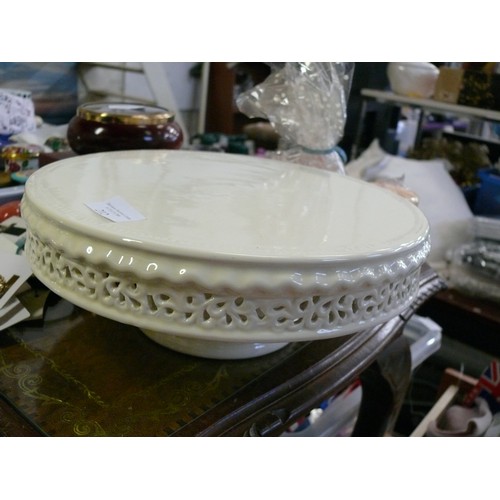 212 - A VERY NICE CERAMIC CAKE STAND WITH  PIERCED SIDES