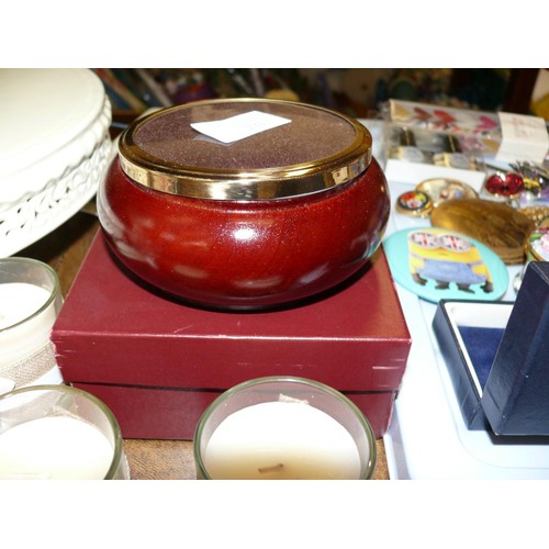 221 - A SELECTION OF SMALL CANDLES AND A TREEN BOX WITH LID