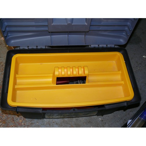 176 - A LARGE TOOLBOX WITH CONTENTS OF TOOLS