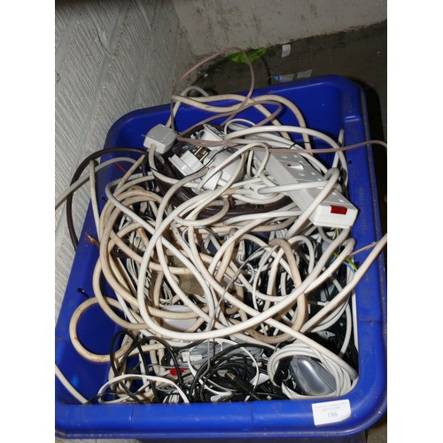 186 - A LARGE TUB OF ELECTRICAL CABLES