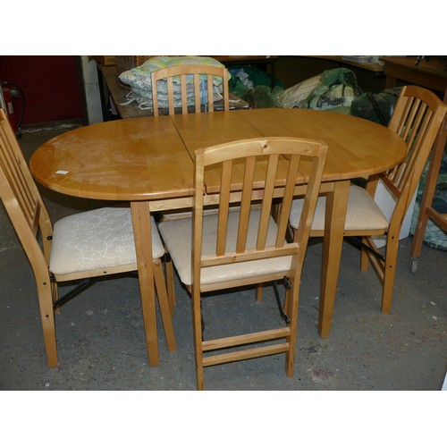 254 - AN EXTENDING BEECH DINING TABLE WITH 4 MATCHING UNUSUAL FOLDING CHAIRS