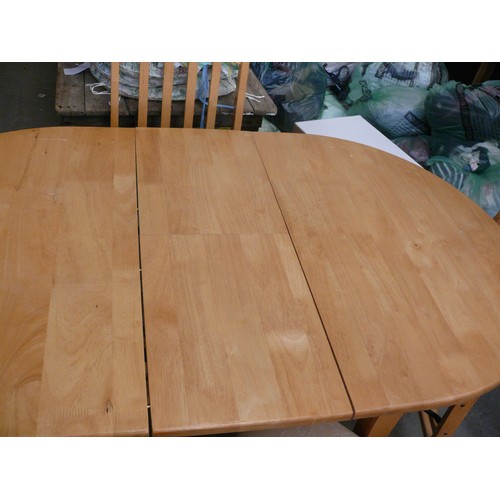 254 - AN EXTENDING BEECH DINING TABLE WITH 4 MATCHING UNUSUAL FOLDING CHAIRS