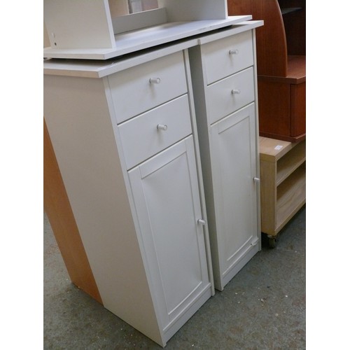 257 - A PAIR OF TALL WHITE BATHROOM CUPBOARDS WITH 2 DRAWERS