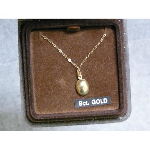 11 - 9 CT GOLD COFFEE BEAN PENDANT ON GOLD CHAIN WEIGHT .68GR