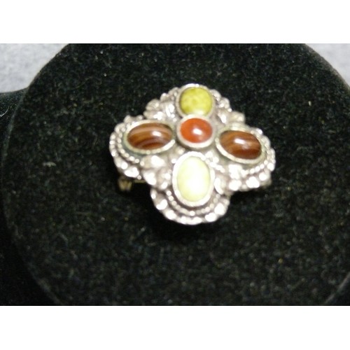 16 - A LOVELY SCOTTISH BROOCH WITH SET OF SCOTTISH STONES