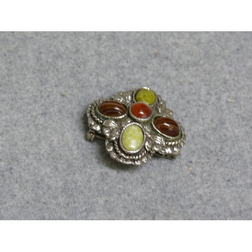 16 - A LOVELY SCOTTISH BROOCH WITH SET OF SCOTTISH STONES