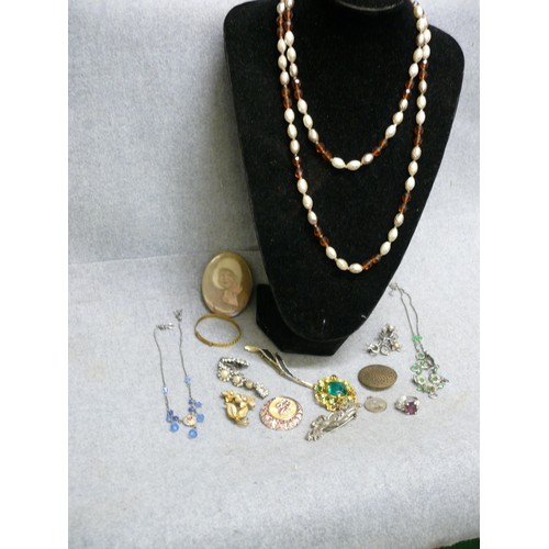 57 - LOVELY COLLECTION OF COSTUME JEWELLERY