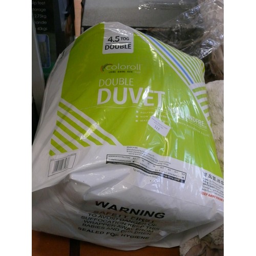 315 - A BRAND NEW 4,5 TOG DOUBLE DUVET