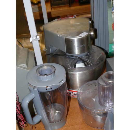 317 - A MODERN KENWOOD CHEF WITH BLENDER AND FOOD PROCESSOR ATTACHMENTS KM280