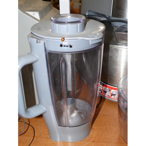 317 - A MODERN KENWOOD CHEF WITH BLENDER AND FOOD PROCESSOR ATTACHMENTS KM280