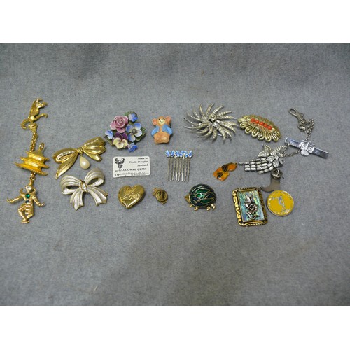 12 - A COLLECTION OF LOVELY BROOCHES AND BADGES