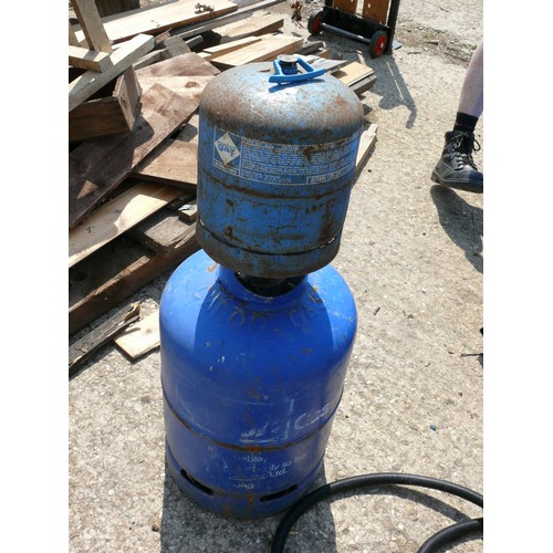 399 - 15KG CALOR BUTANE GAS BOTTLE HALF FULL AND AN EMPTY CAMPING GAZ BOTTLE