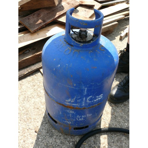 399 - 15KG CALOR BUTANE GAS BOTTLE HALF FULL AND AN EMPTY CAMPING GAZ BOTTLE