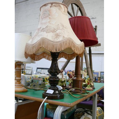 373 - A PAIR OF WOODEN BEDSIDE LAMPS PLUS 2 ORNATE WOODEN BASED TABLE LAMPS ALL WITH SHADES