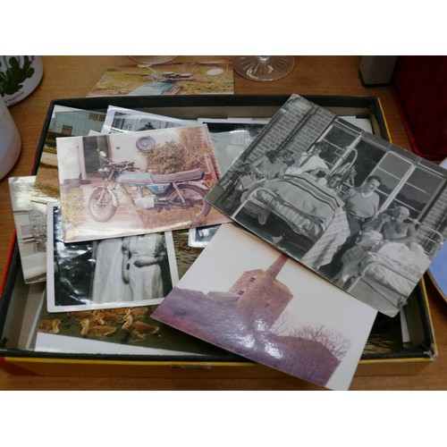 365 - A NICE SELECTION OF VINTAGE PHOTOGRAPHS MOSTLY BLACK & WHITE