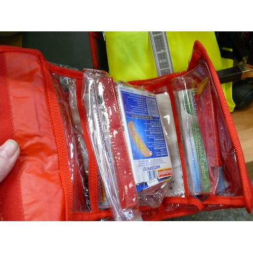 337 - A LARGE SELECTION OF FIRST AID AND MEDICAL ITEMS IN VARIOUS CASES AND TINS